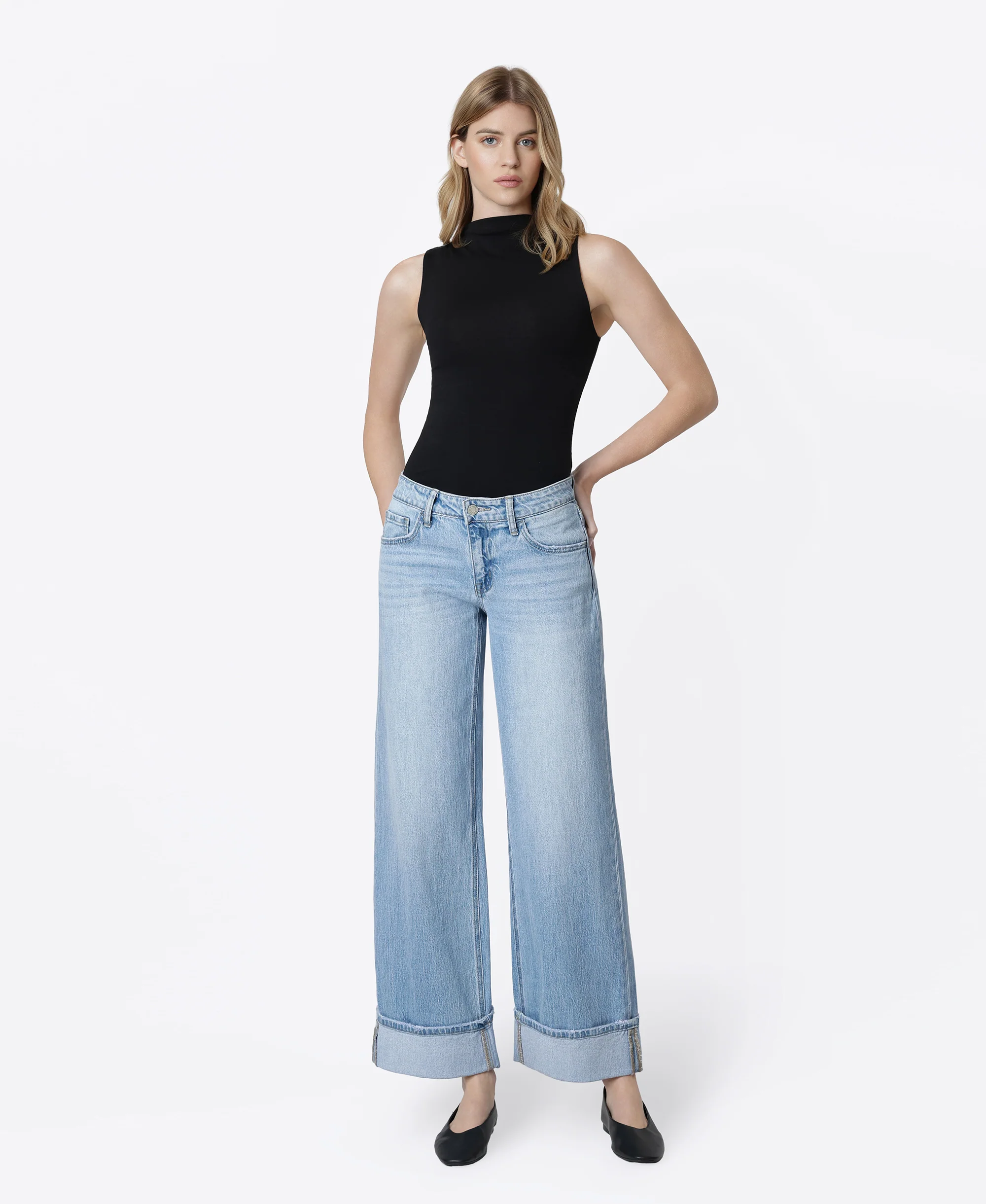 London - Low Rise Cuffed Baggy Wide Leg Jeans - Image 4